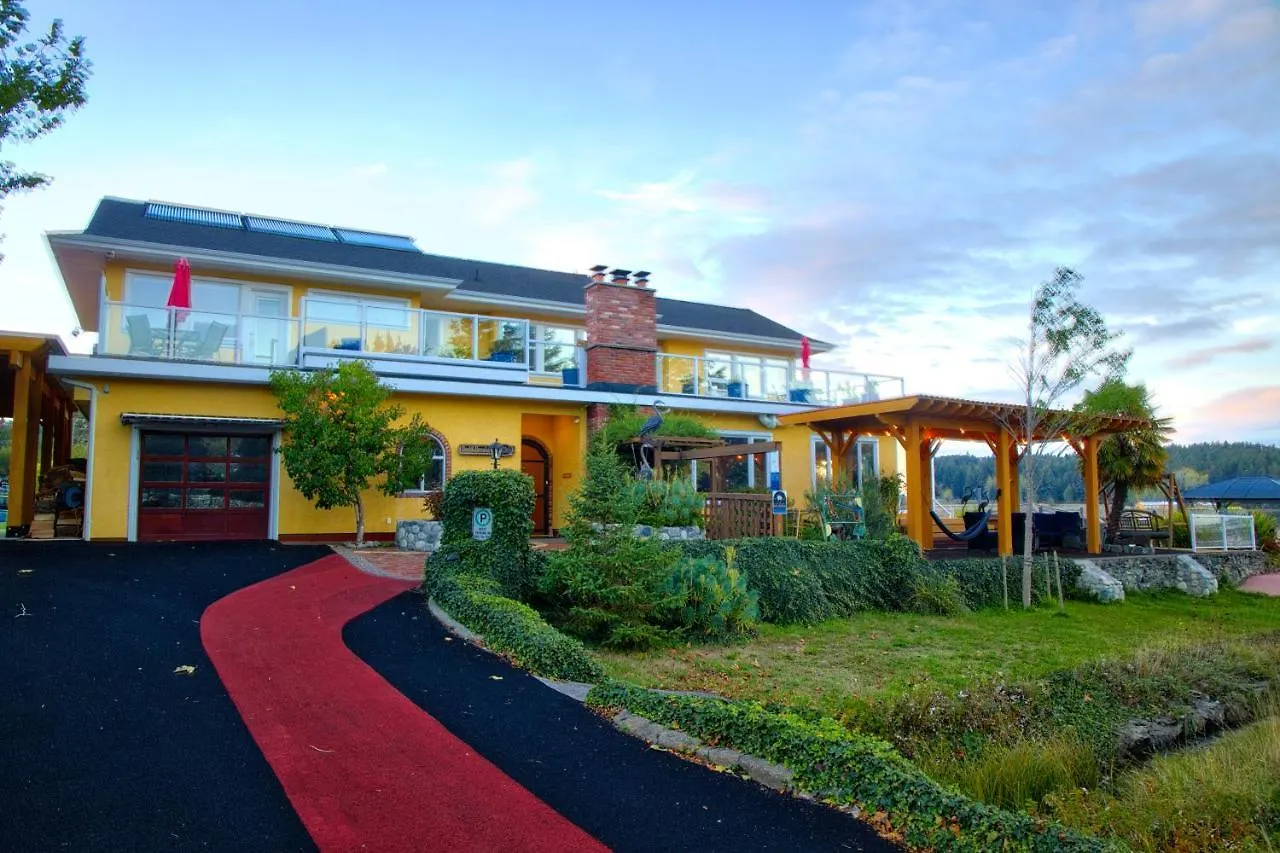 Colwood Birds Of A Feather Victoria Oceanfront Studio Suites 5*,  كندا